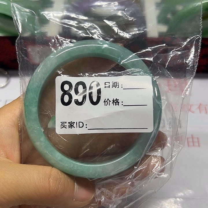 翡翠手镯未镶嵌女