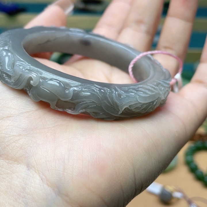 和田玉手镯54+圈口。编号25未镶嵌