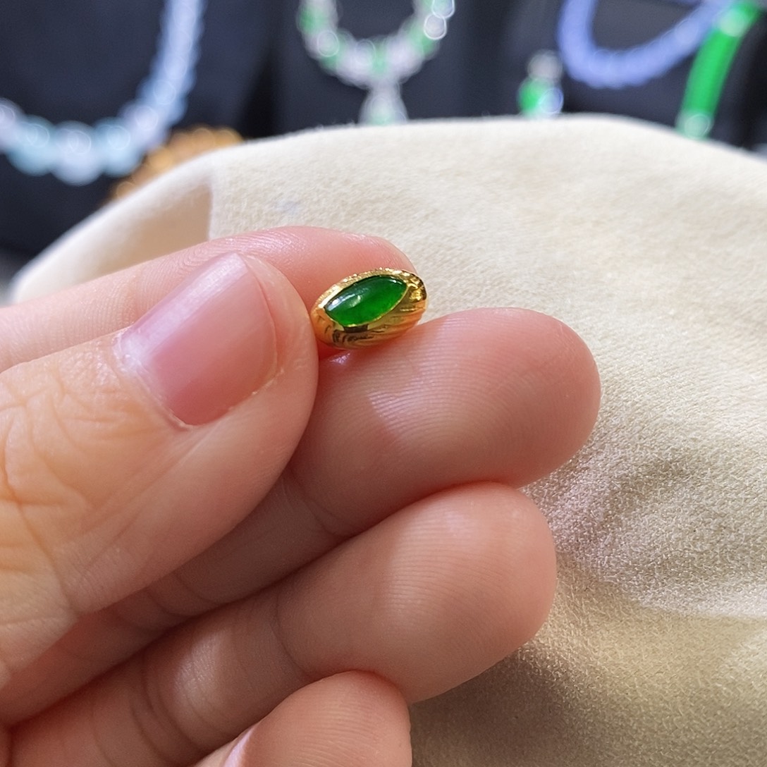 翡翠挂件未镶嵌潘多拉