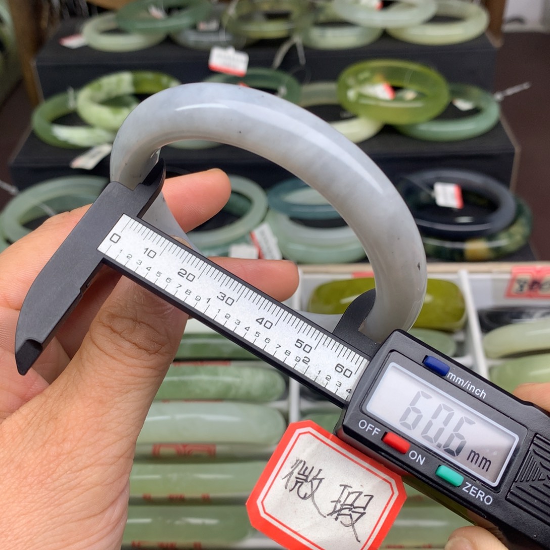 蛇纹石玉未镶嵌手镯763