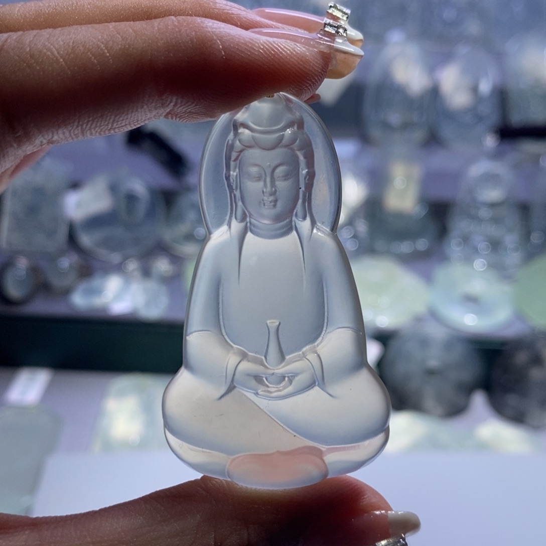 孞***恸岫玉未镶嵌颈饰素衣