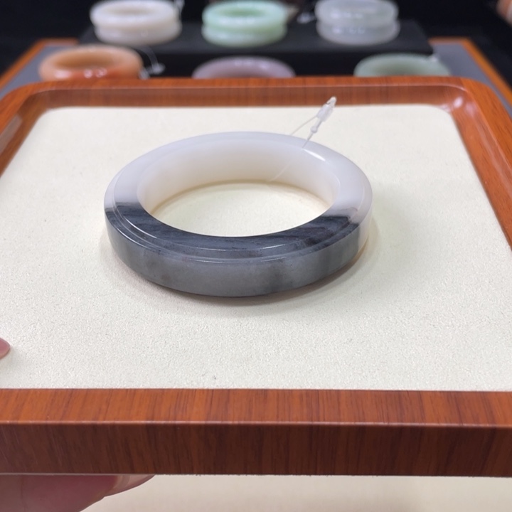 未镶嵌手镯石英岩玉