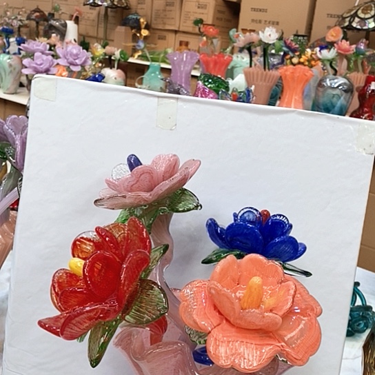 琉璃花瓶高45厘米宽9厘米