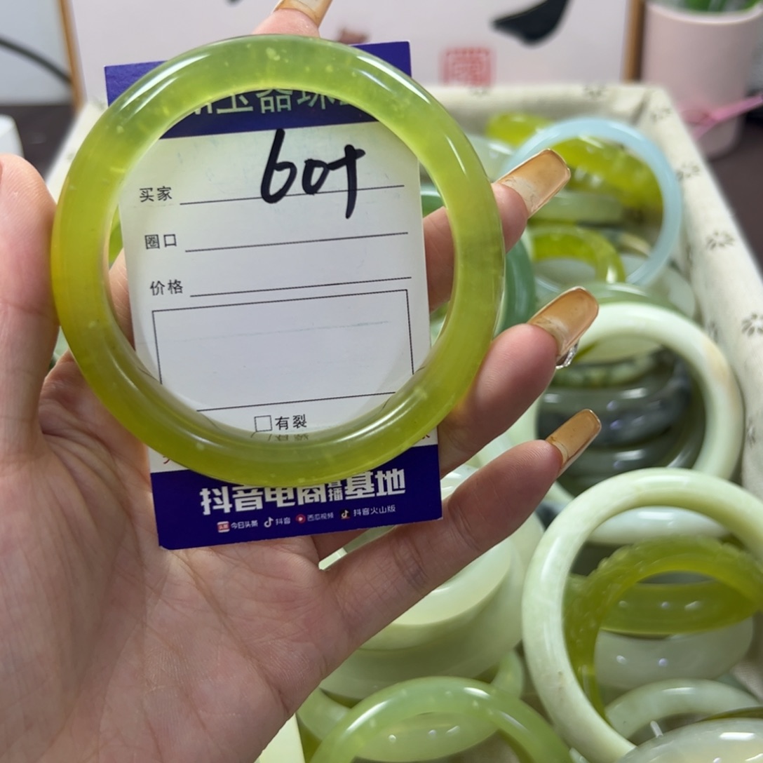 蛇纹石玉手镯未镶嵌300