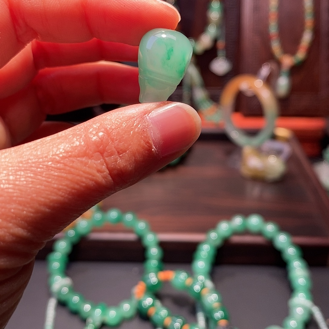 锦***饰石英质玉（非洲翠）未镶嵌串