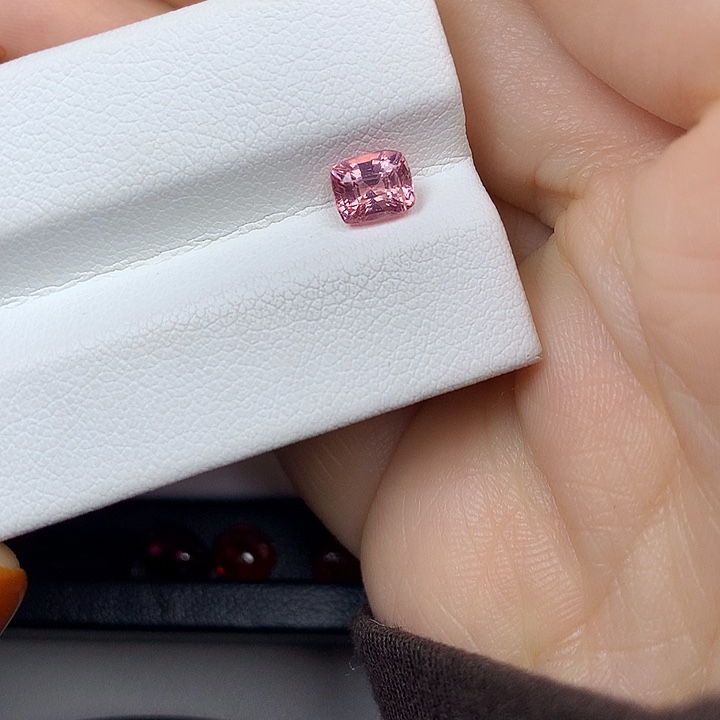 蓝宝石裸石1.04ct帕帕拉恰