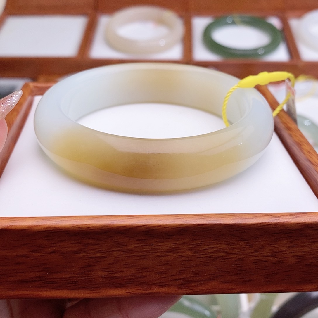 和田玉手镯未镶嵌56.7