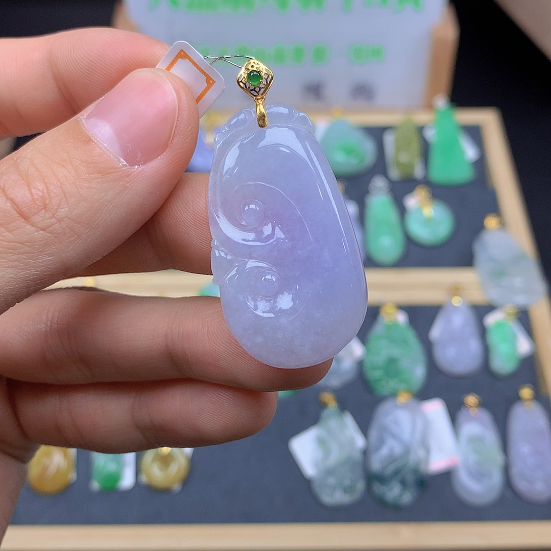 翡翠颈饰18K金镶嵌翡翠