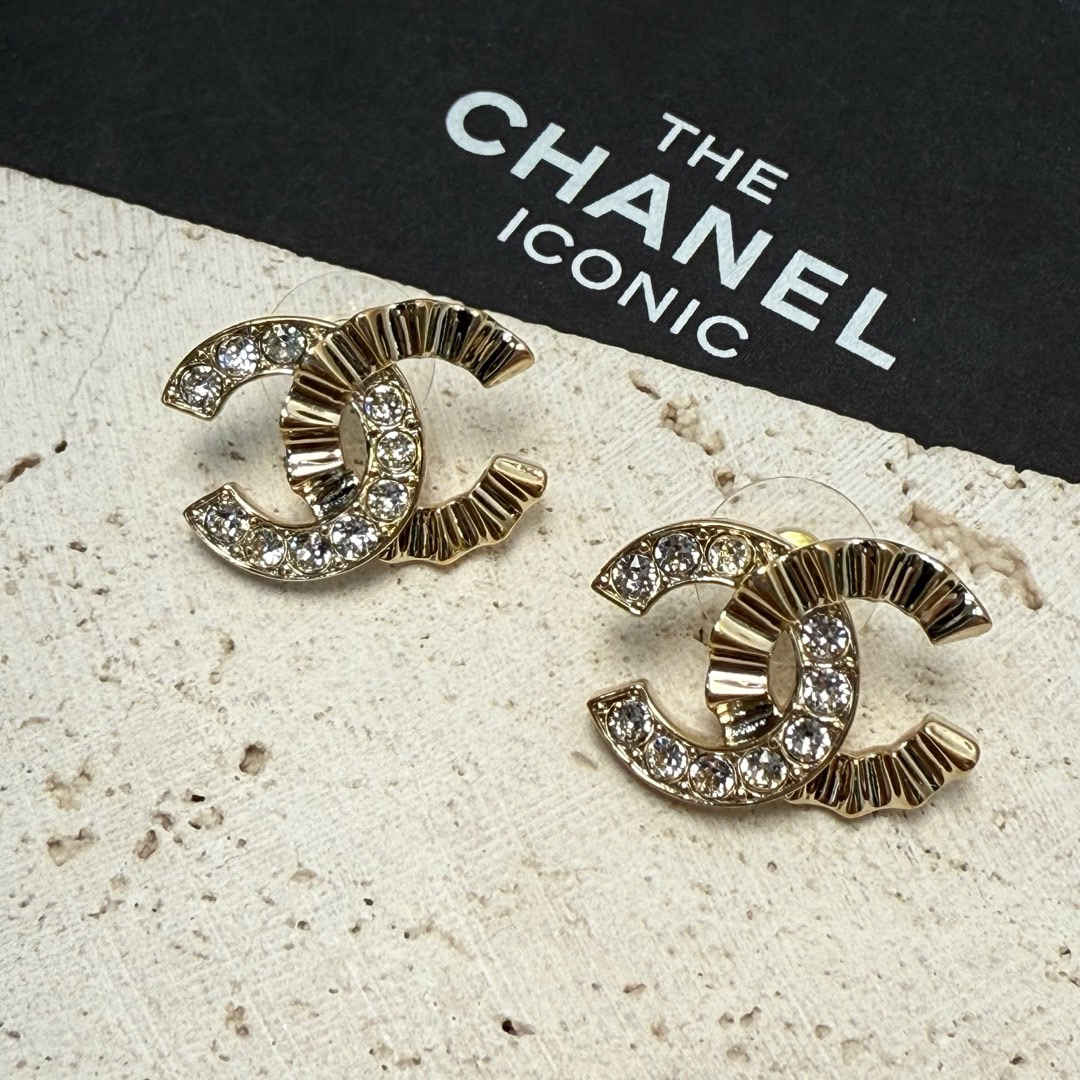 95新 Chanel/香奈儿 金色 水波纹半镶水钻  双C耳钉/648460470