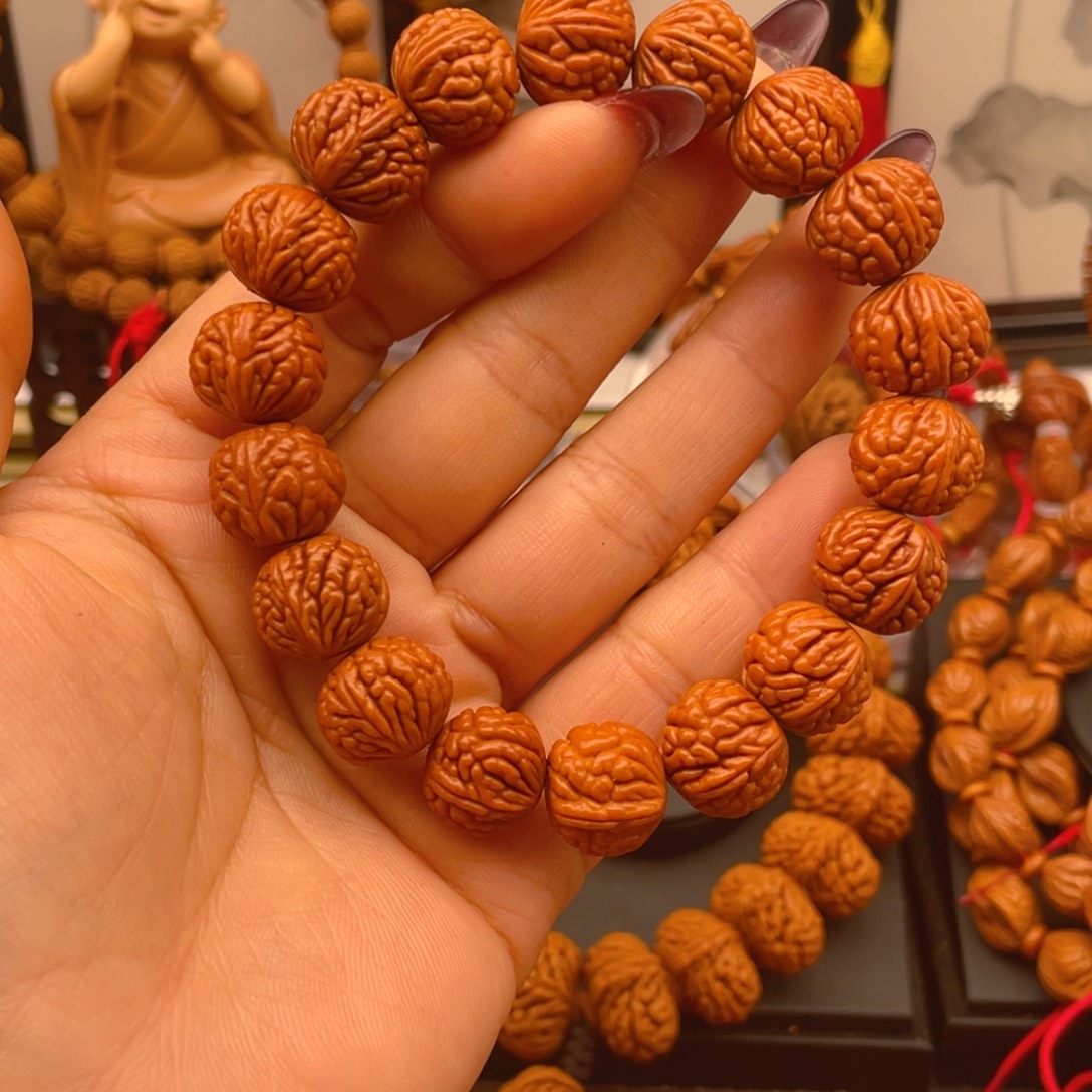 z***6手串桃核红红火火。红红火火