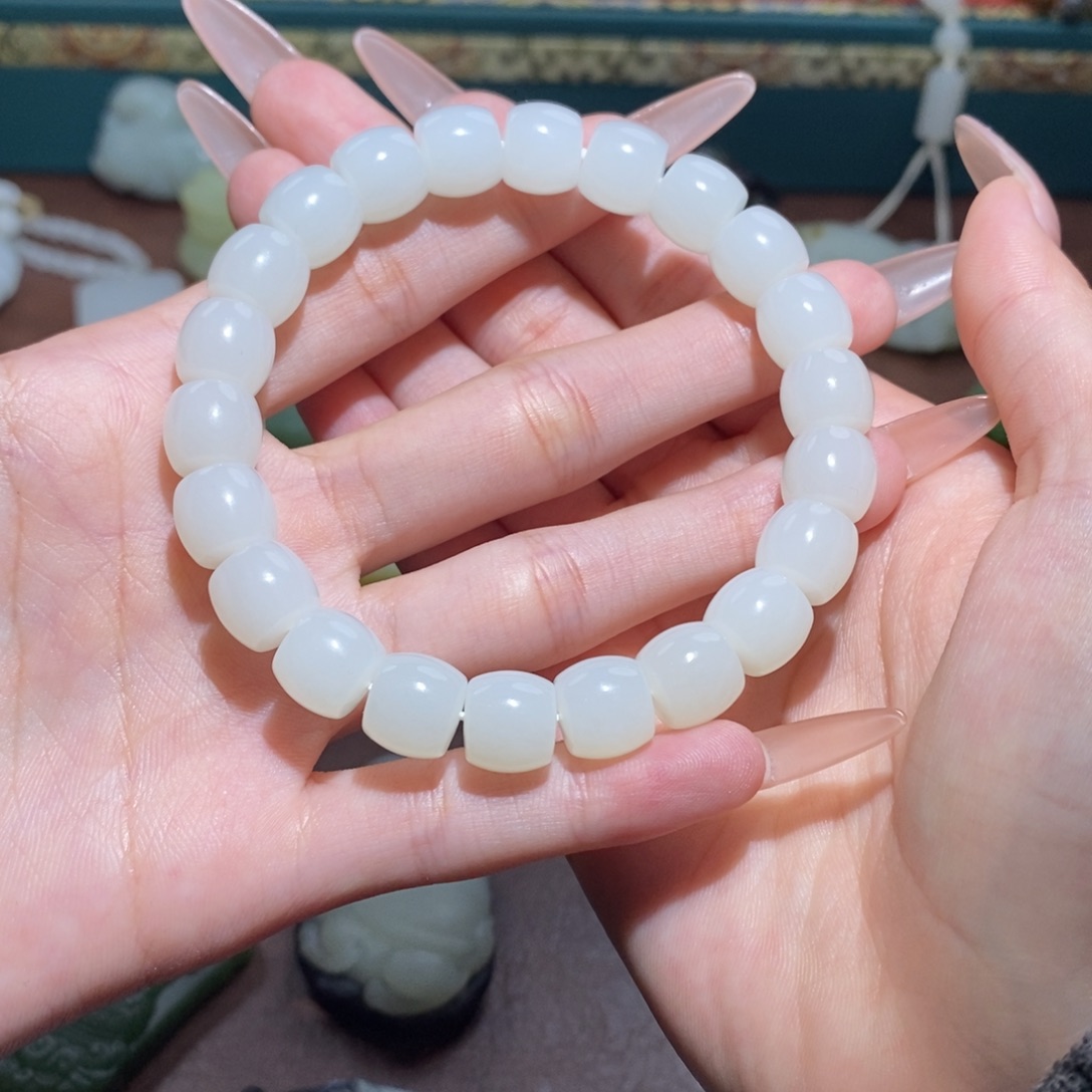 冷***月和田玉未镶嵌颈饰