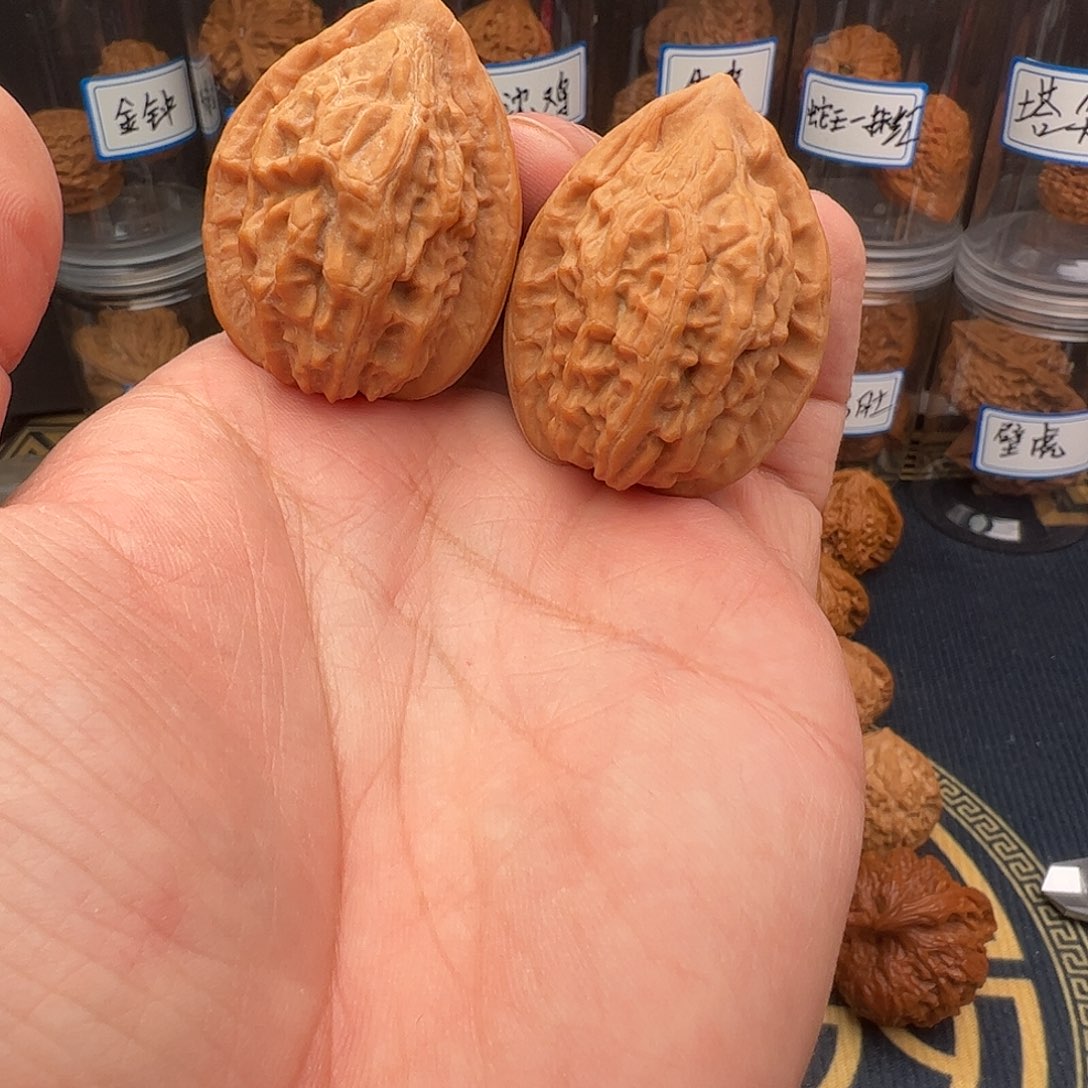 文玩核桃吊坠35大红袍