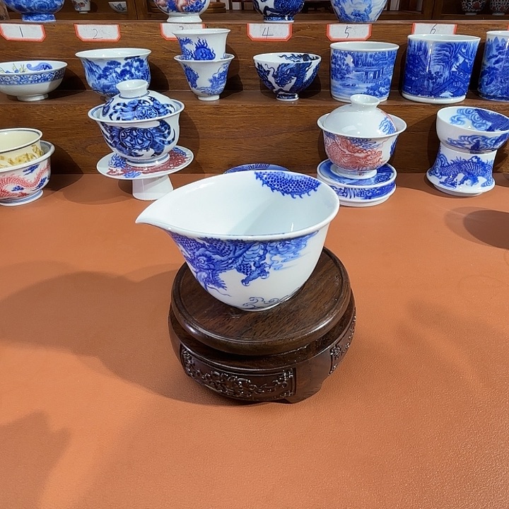 青花手工龙纹公道