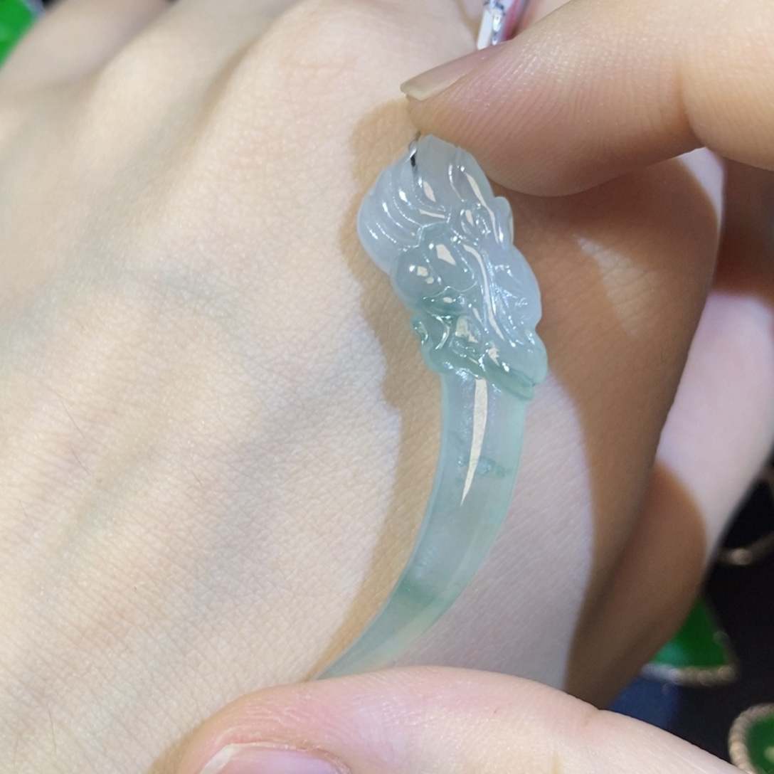 翡翠未镶嵌颈饰龙牙