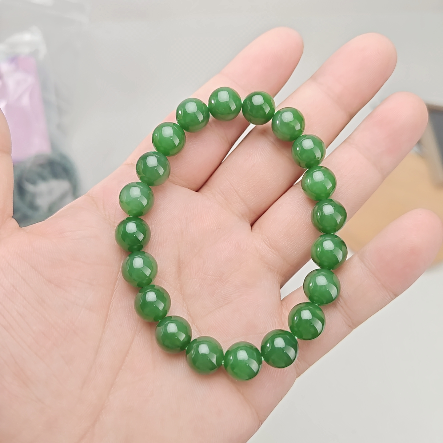 约10mm和田玉圆珠手串