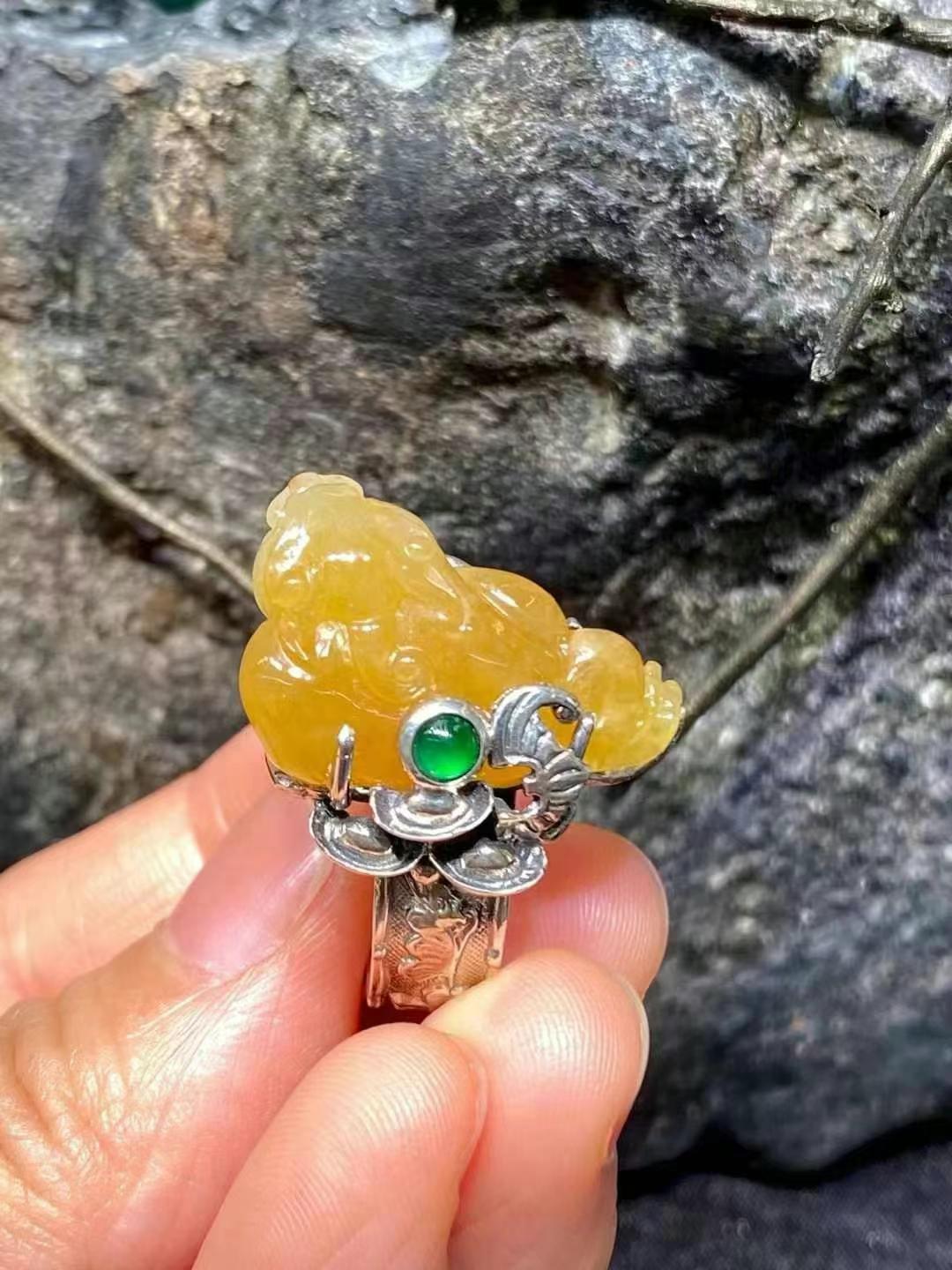 冰黄翡翠金蟾戒指