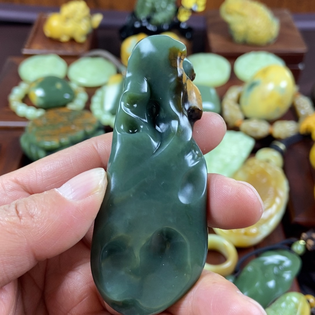 岫岩河磨玉（透闪石质玉）未镶嵌珠宝奇石