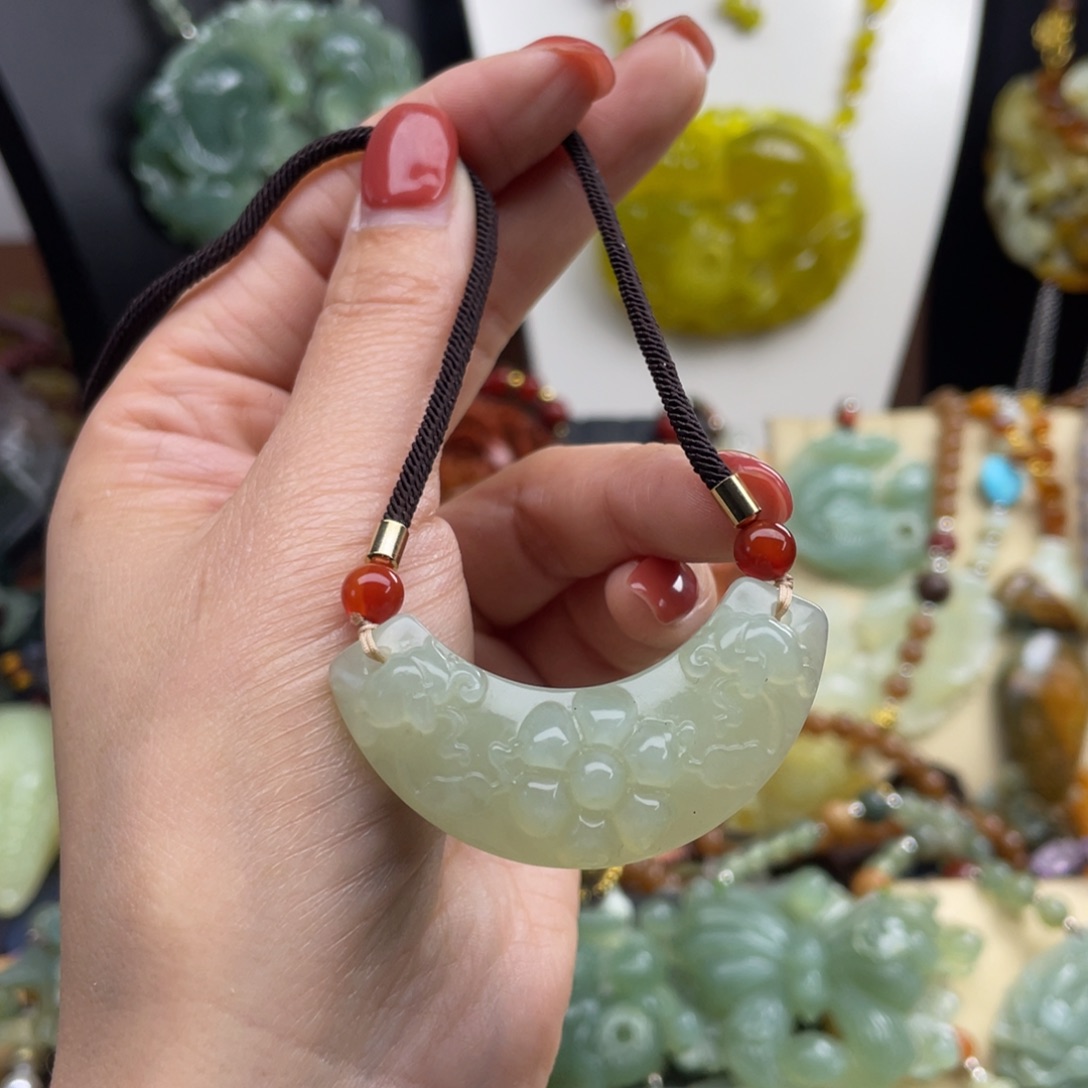 未镶嵌蛇纹石玉颈饰