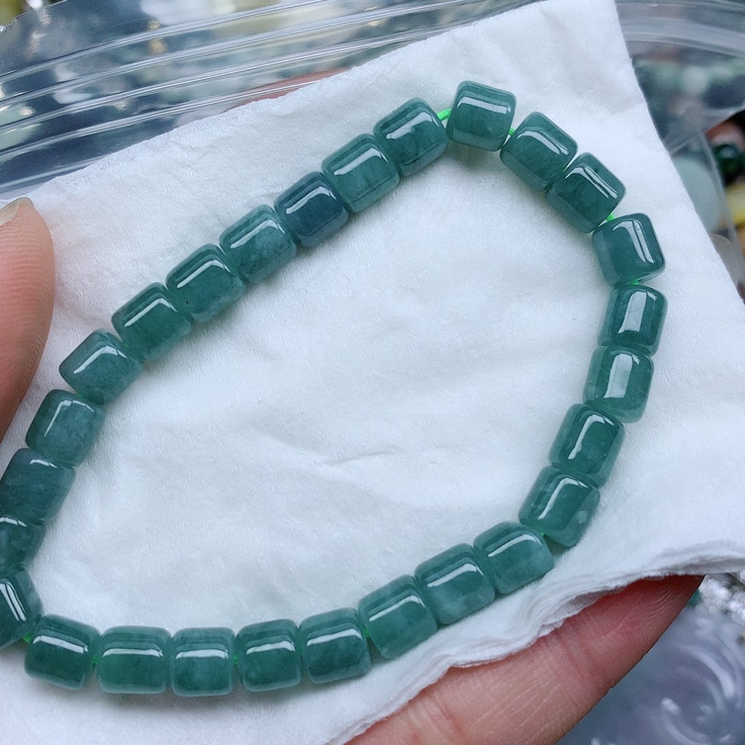 翡翠颈饰足银镶嵌翡翠