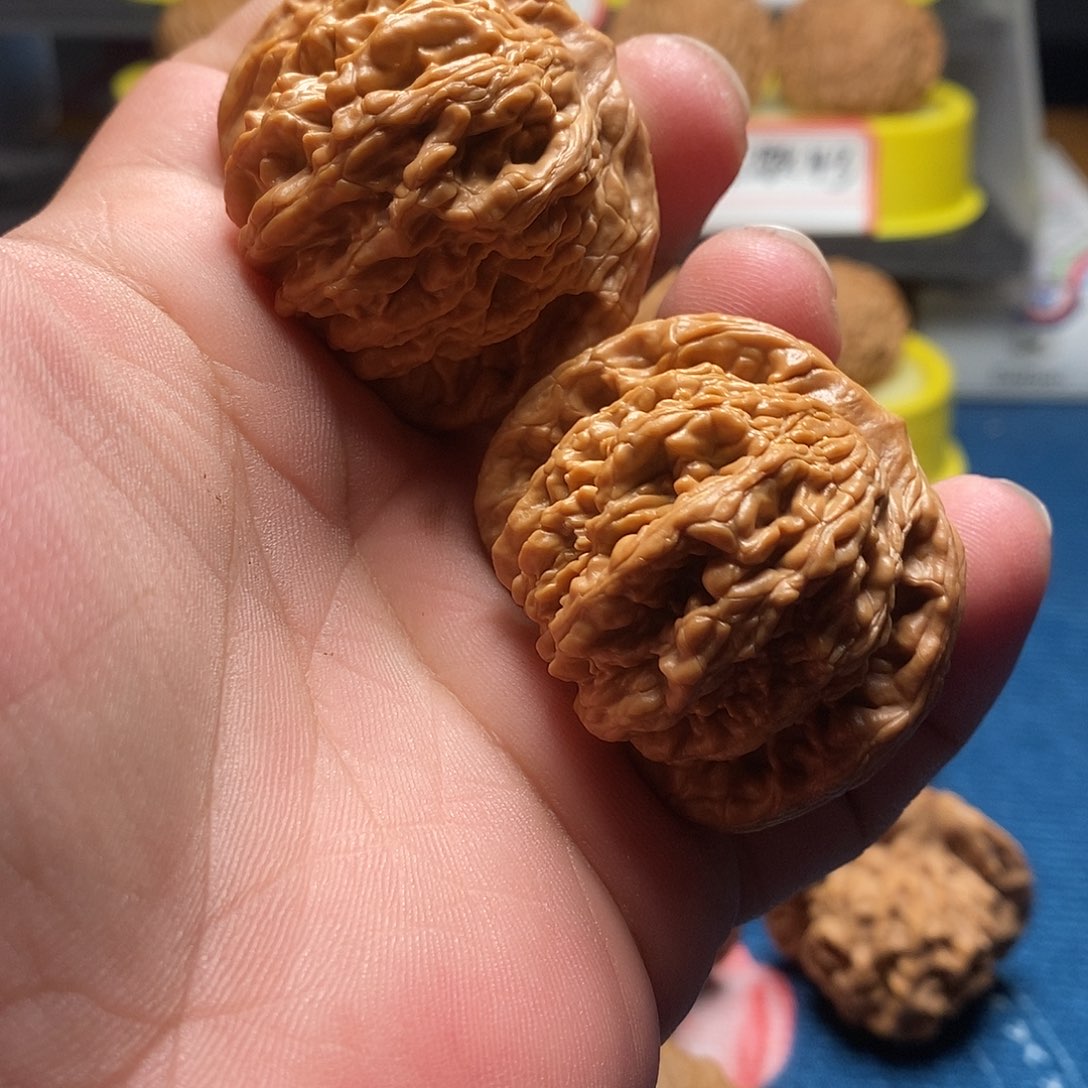 文玩核桃吊坠有修狮虎兽