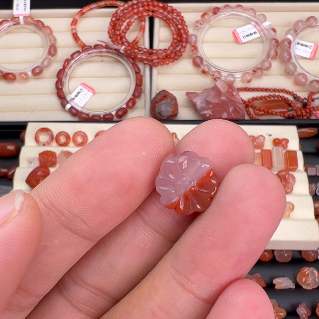 南红玛瑙未镶嵌川料小雏菊（微瑕放漏）