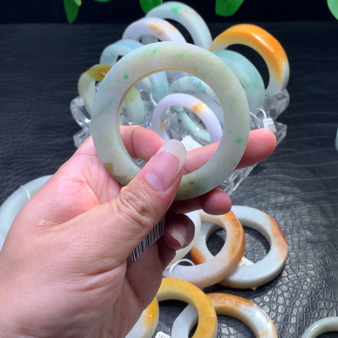 定制翡翠未镶嵌手镯