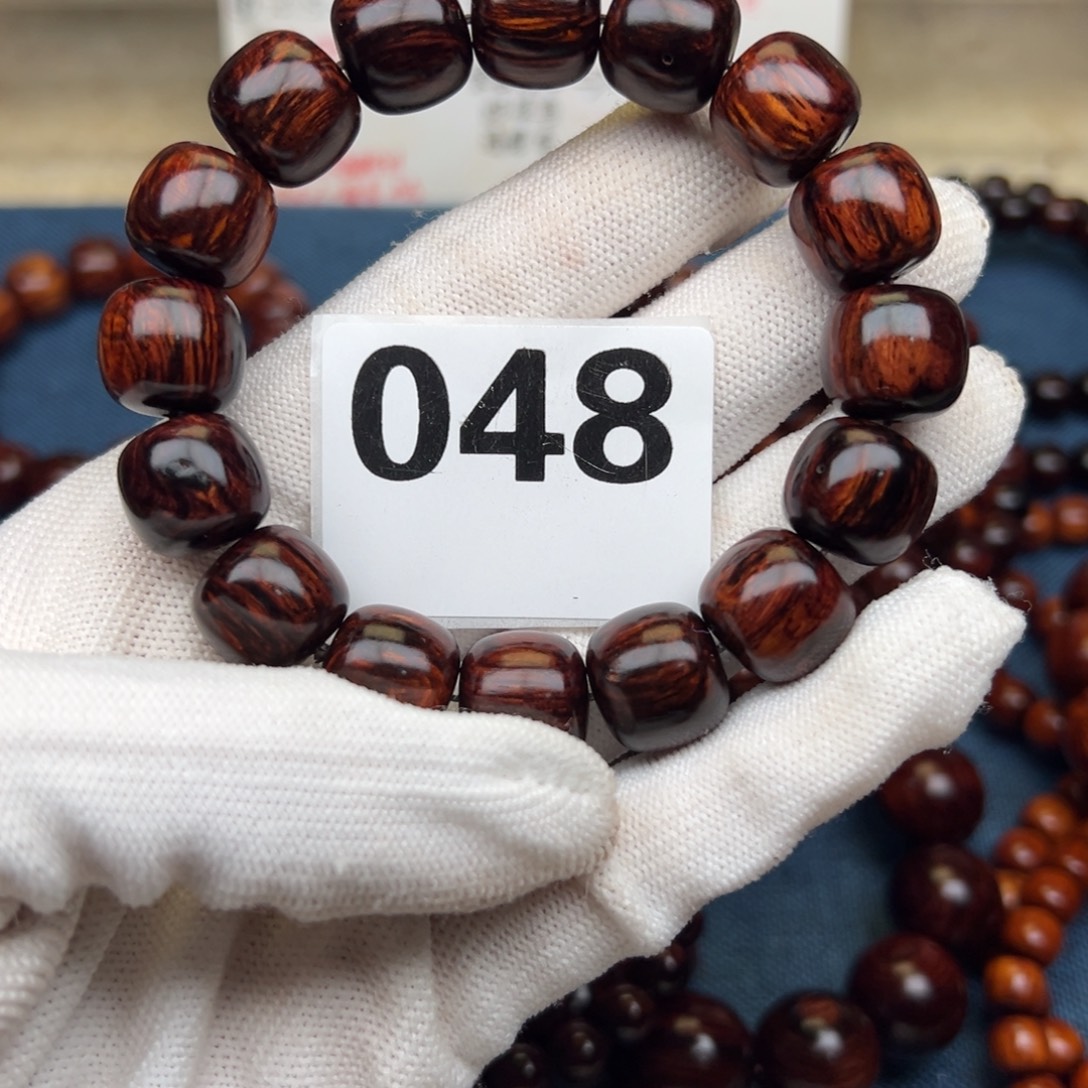 花梨木类手串/手链红降1314老型黑金一档（瑕疵虫漏）