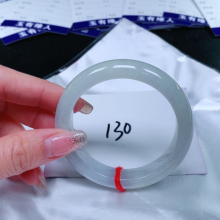 翡翠手镯未镶嵌翡翠手镯未镶嵌