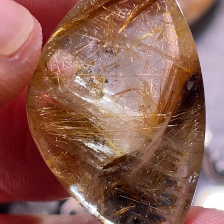 山***娜颈饰发晶未镶嵌钛