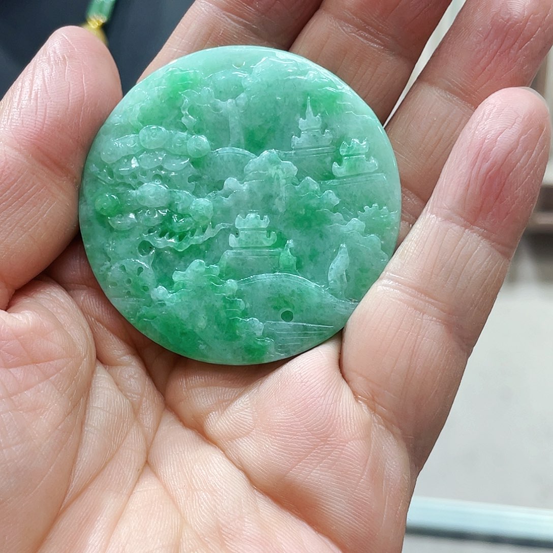 翡翠颈饰未镶嵌吊牌