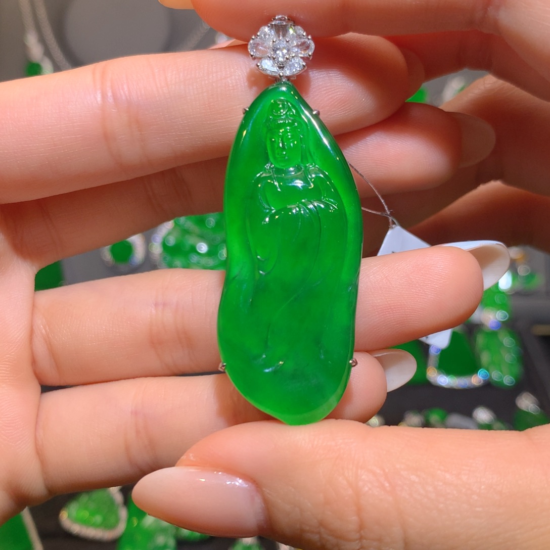 翡翠颈饰18K金镶嵌观音