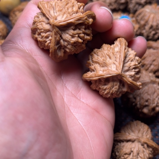 文玩核桃吊坠盘山