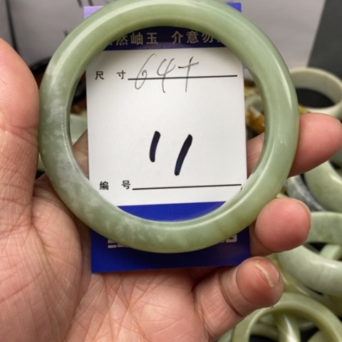 蛇纹石玉手镯未镶嵌