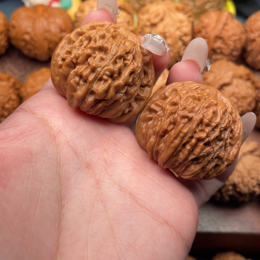 文玩核桃把件红皮平谷楼38