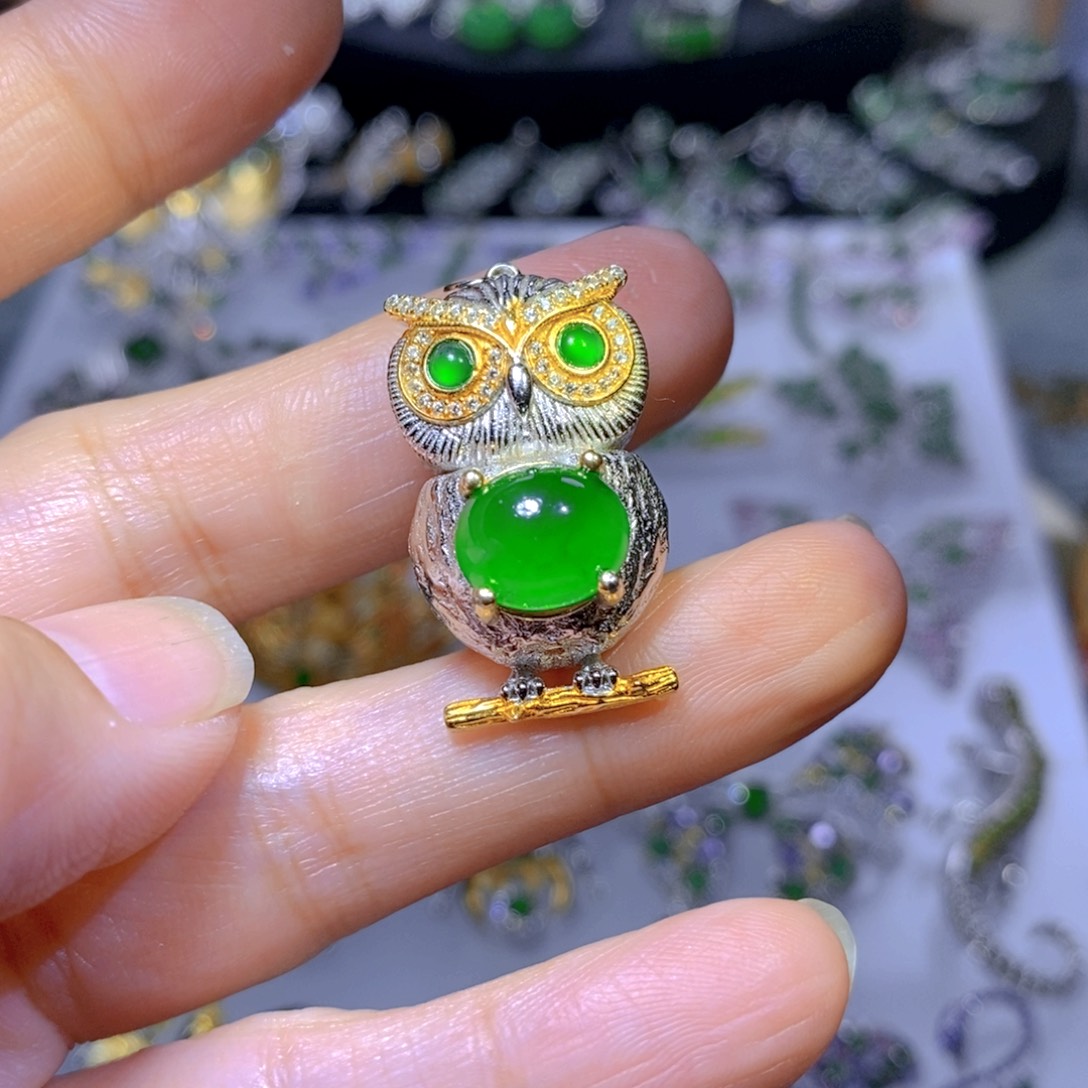 翡翠颈饰银S925镶嵌天然翡翠