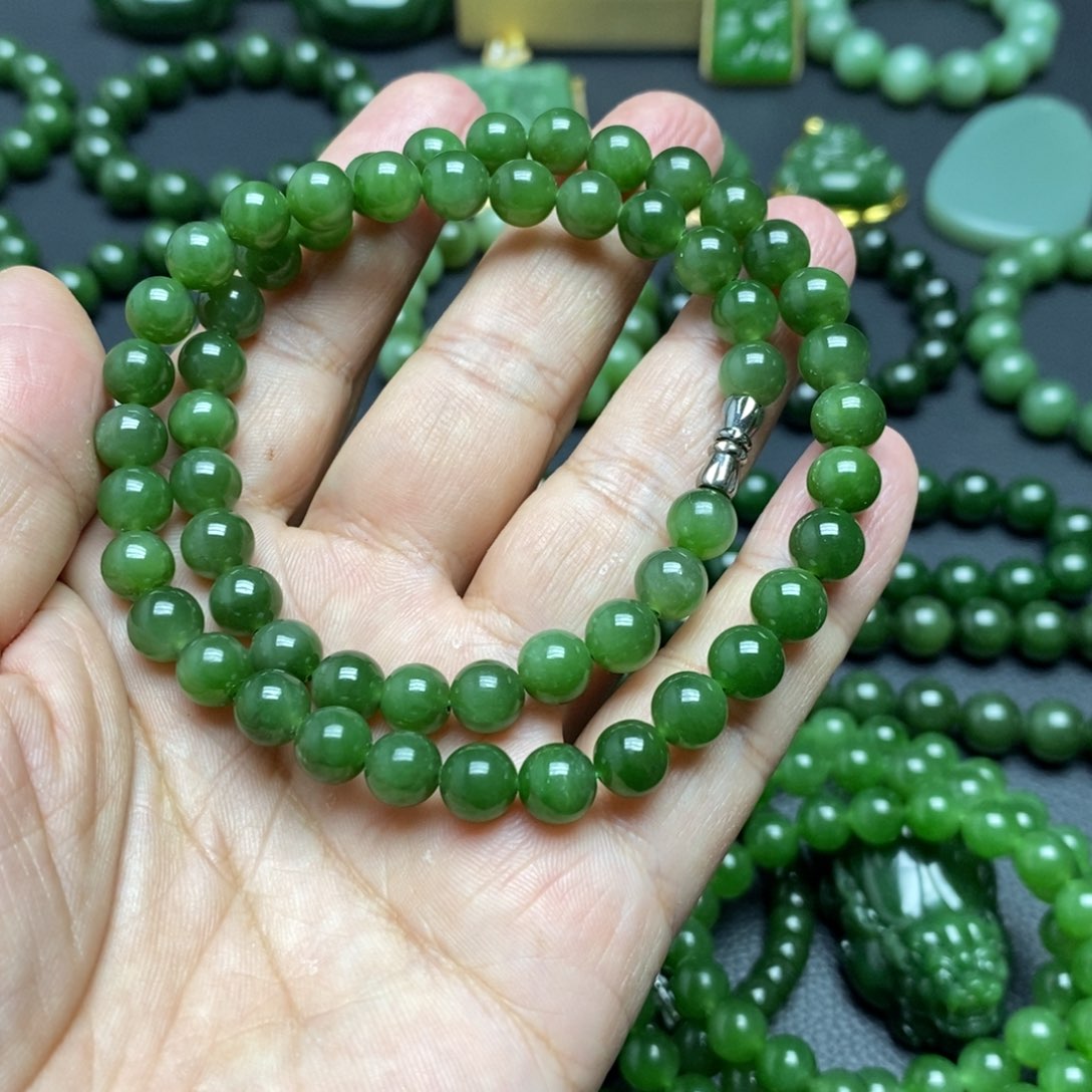 和田玉（碧玉）颈饰未镶嵌五***室