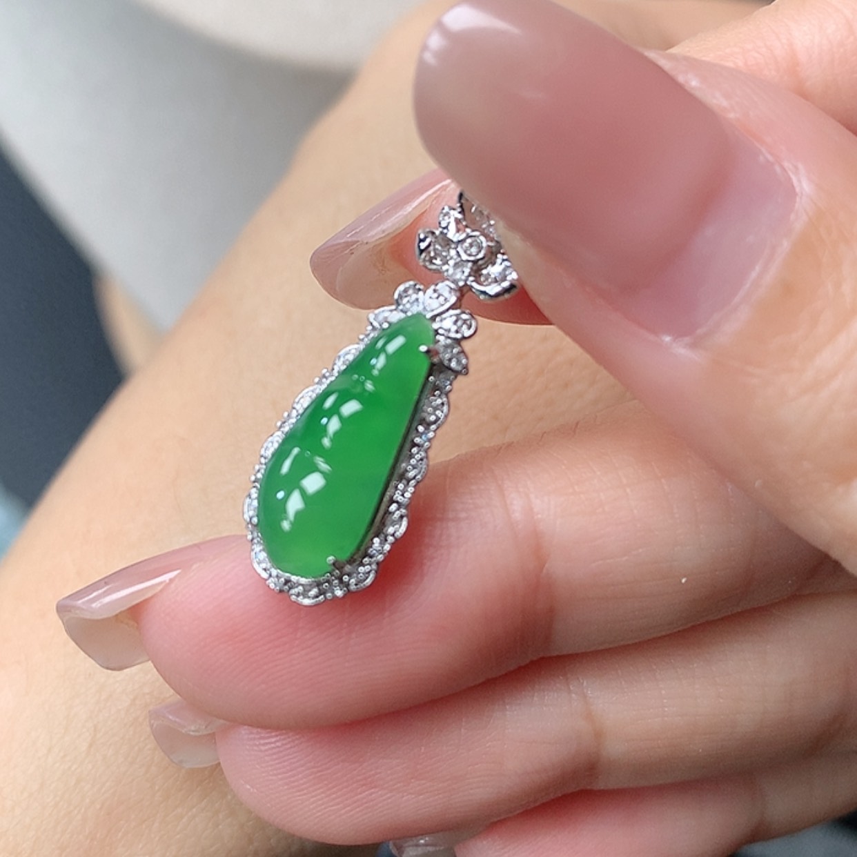 【闪购商品】翡翠吊坠(赠链)18K金镶嵌