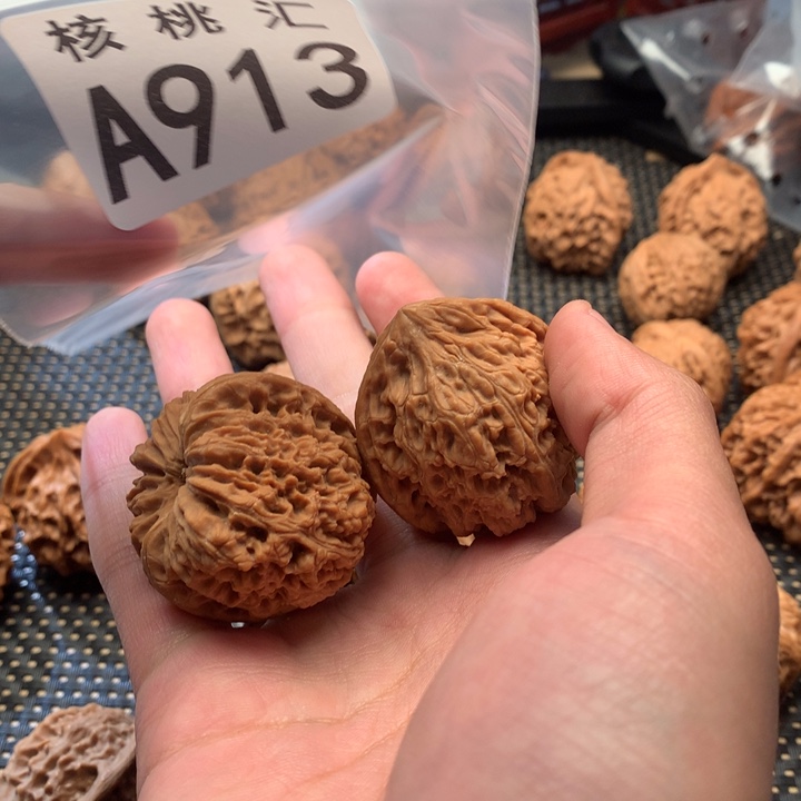 S***、文玩核桃吊坠南疆