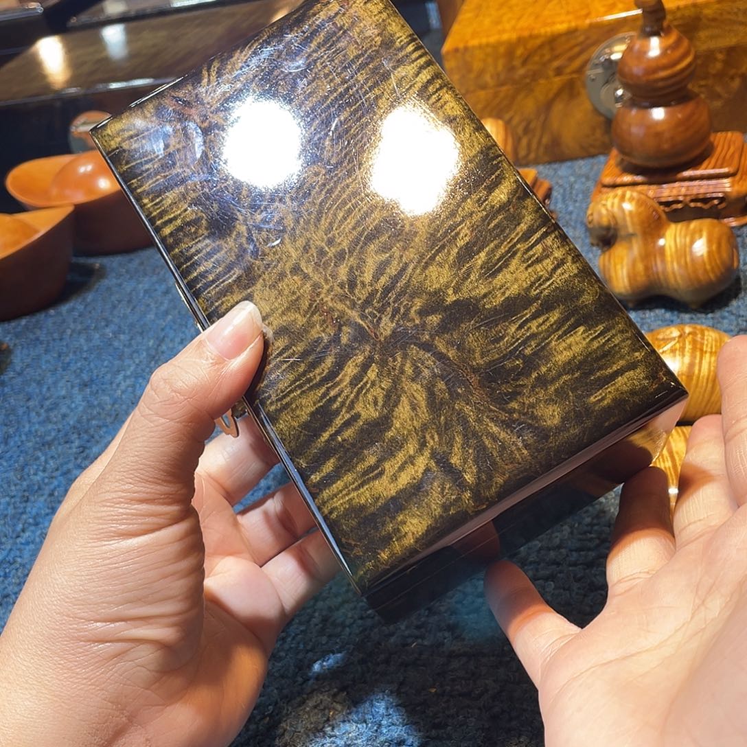 大叶紫檀（黑酸枝木类）