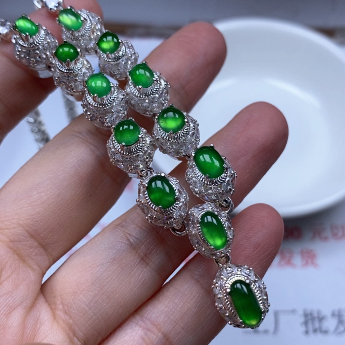 【闪购商品】翡翠颈饰未镶嵌微*丽翡翠