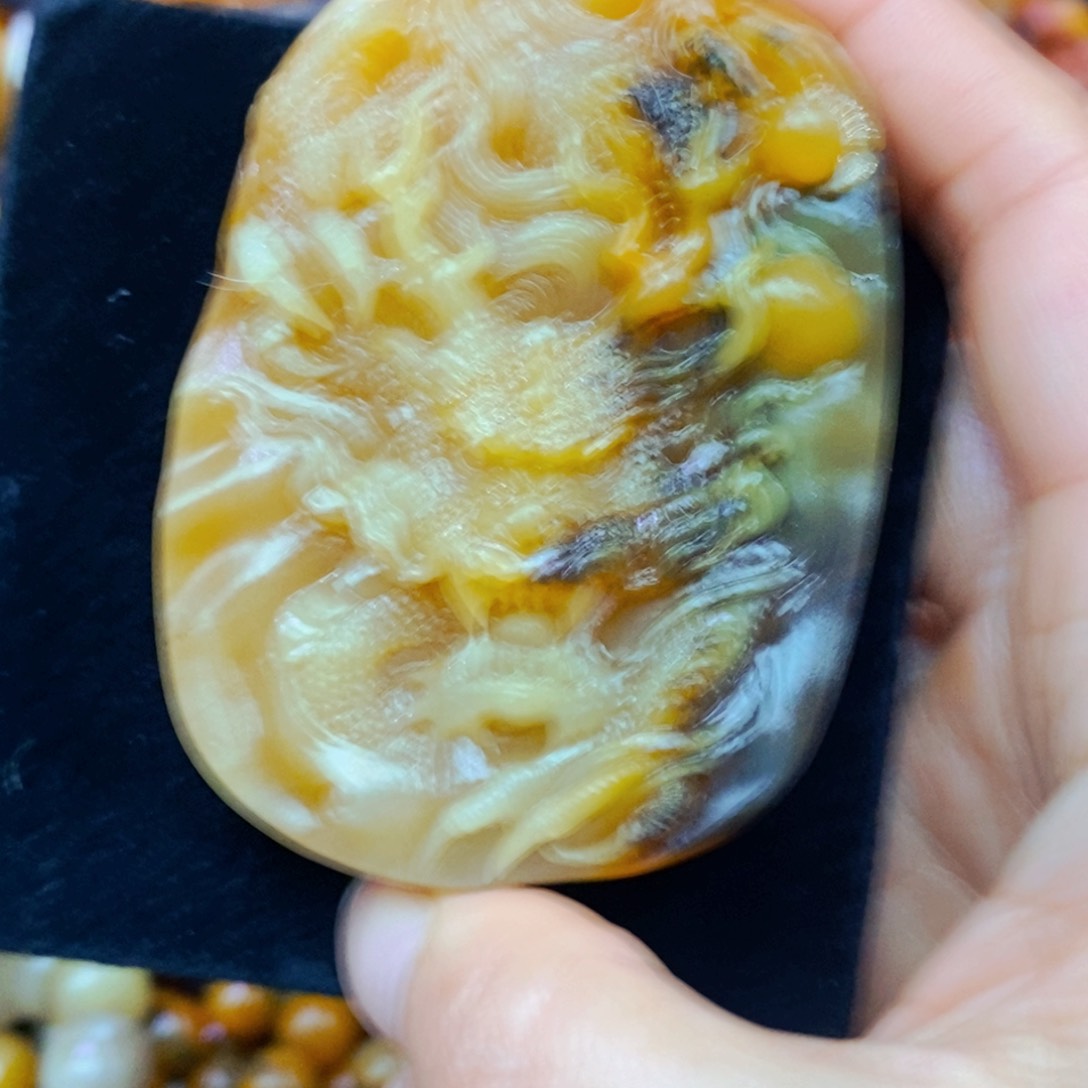 未镶嵌石英质玉（黄龙玉）项链