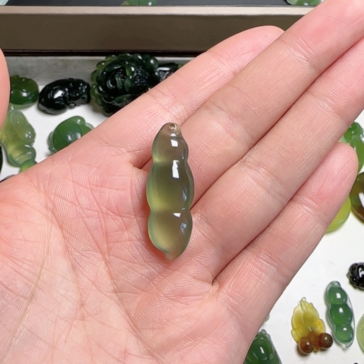 未镶嵌蛇纹石玉颈饰
