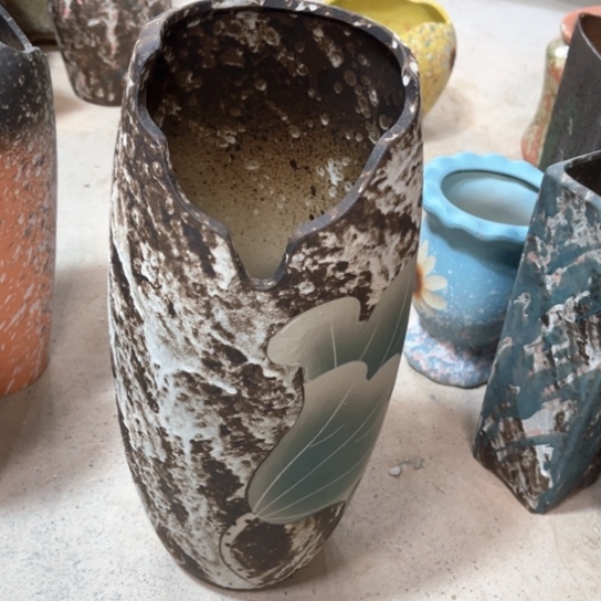 罐默认微瑕，有孔编号13-56