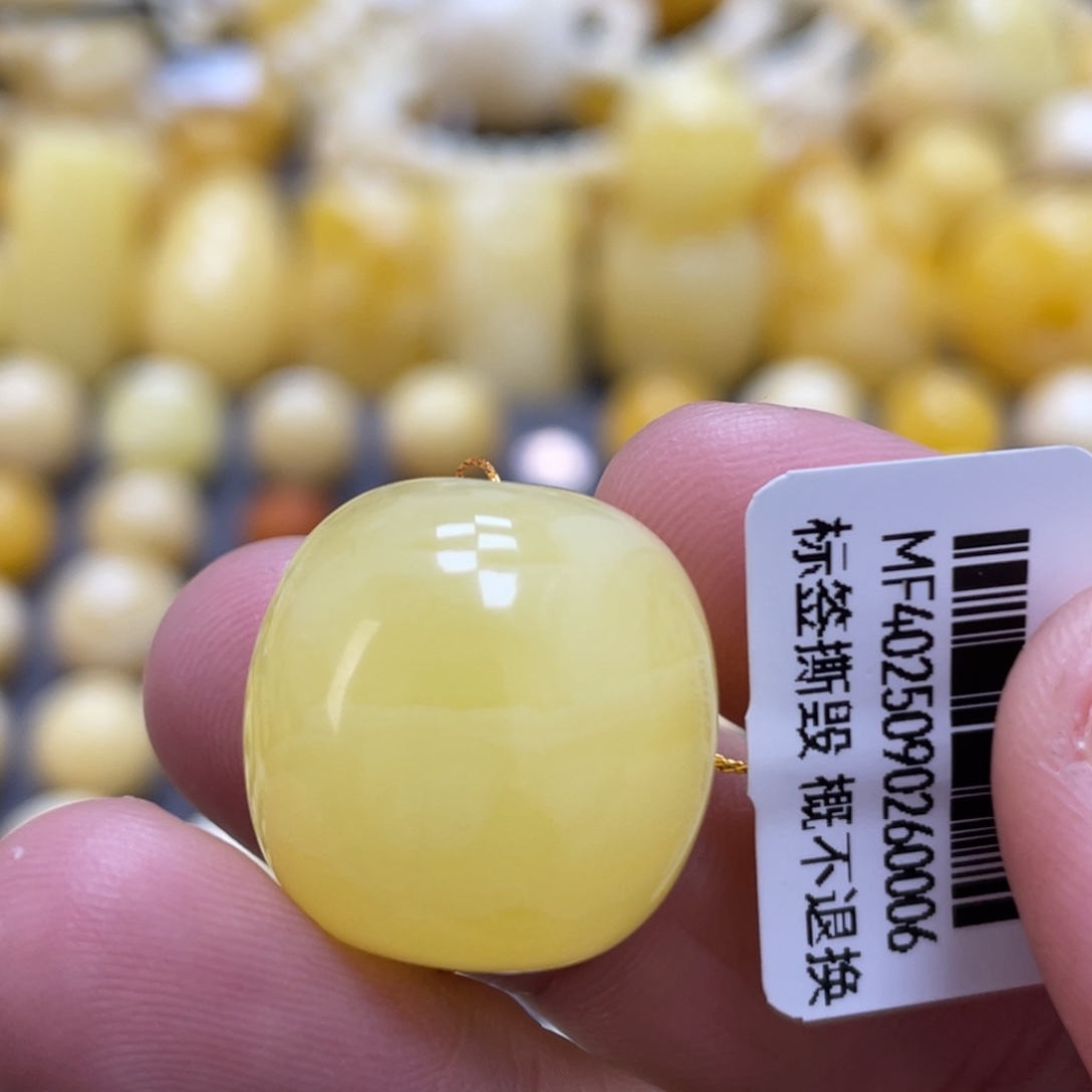 蜜蜡未镶嵌裸石19*19.3mm