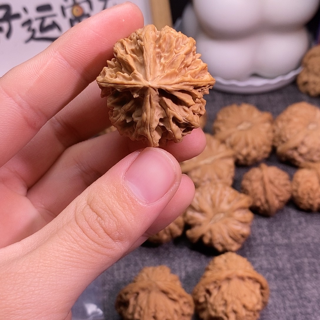 J***…文玩核桃把件苹果圆四棱