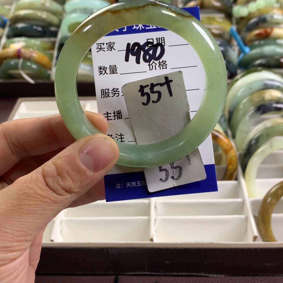 蛇纹石玉未镶嵌手镯1980