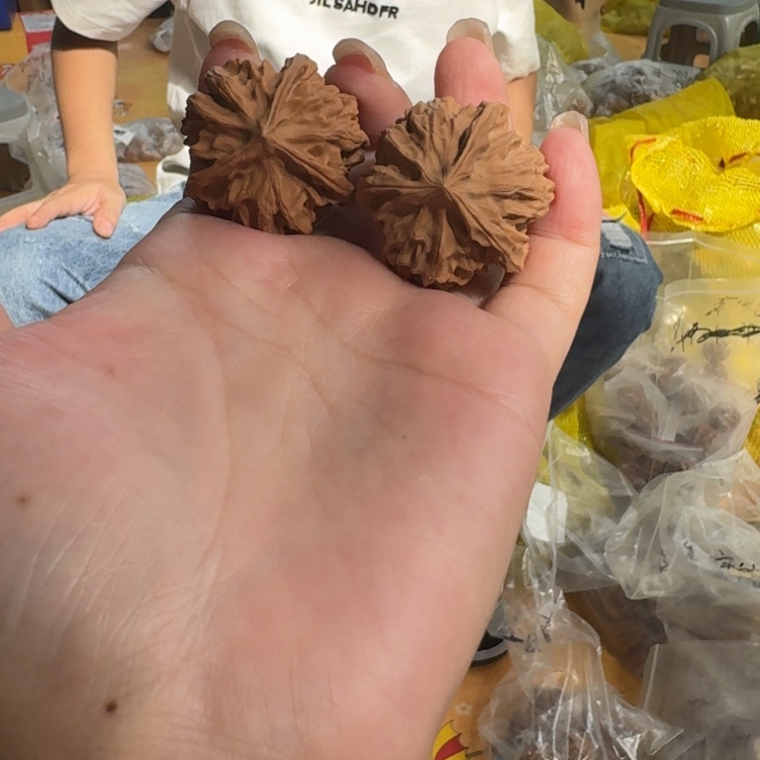 吊坠文玩核桃040岐山狮子头三棱正奔卡35