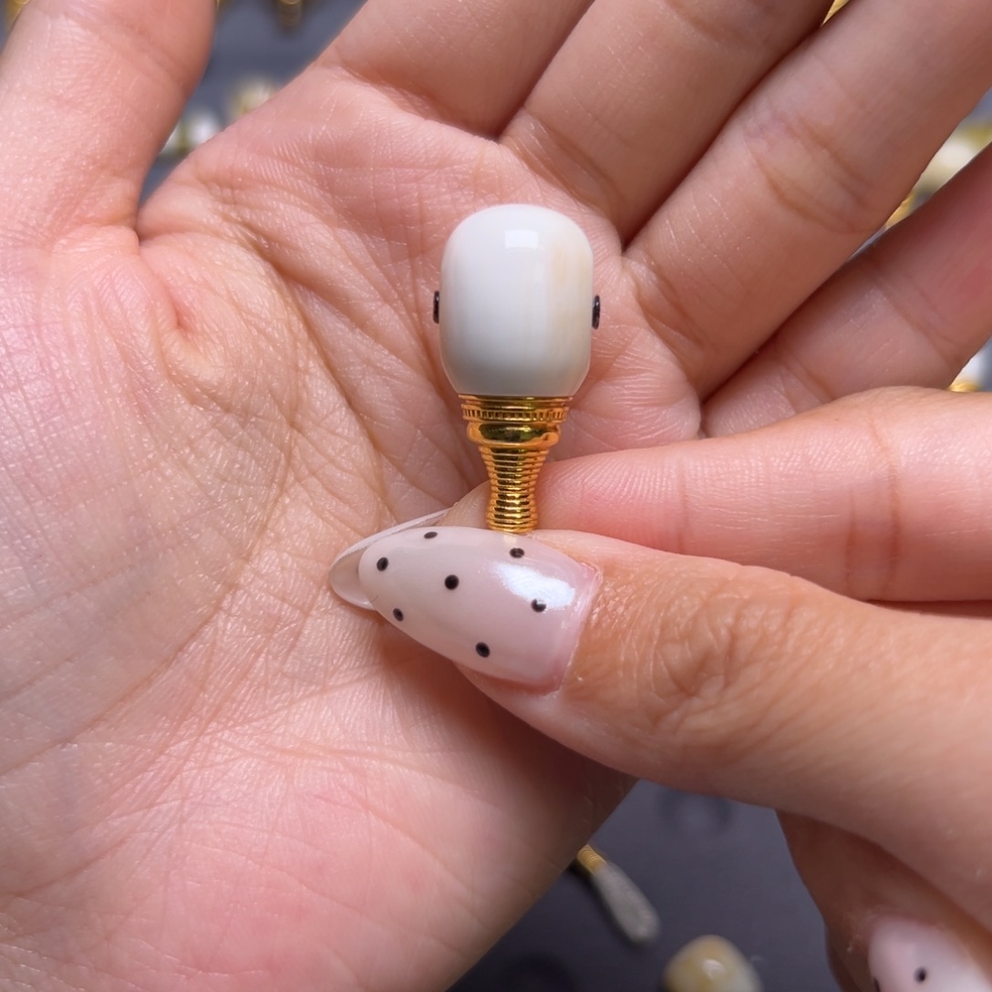琥珀未镶嵌裸石12.4mm
