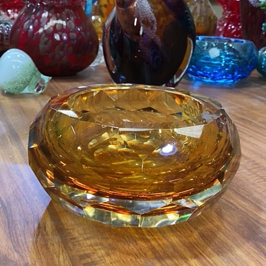 琉璃花瓶高9厘米宽18厘米