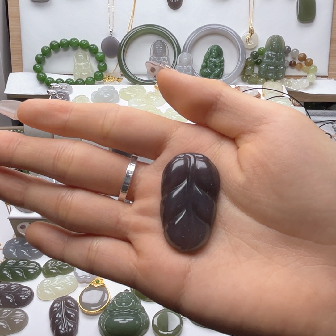 和田玉吊坠(不含链)未镶嵌毛**?